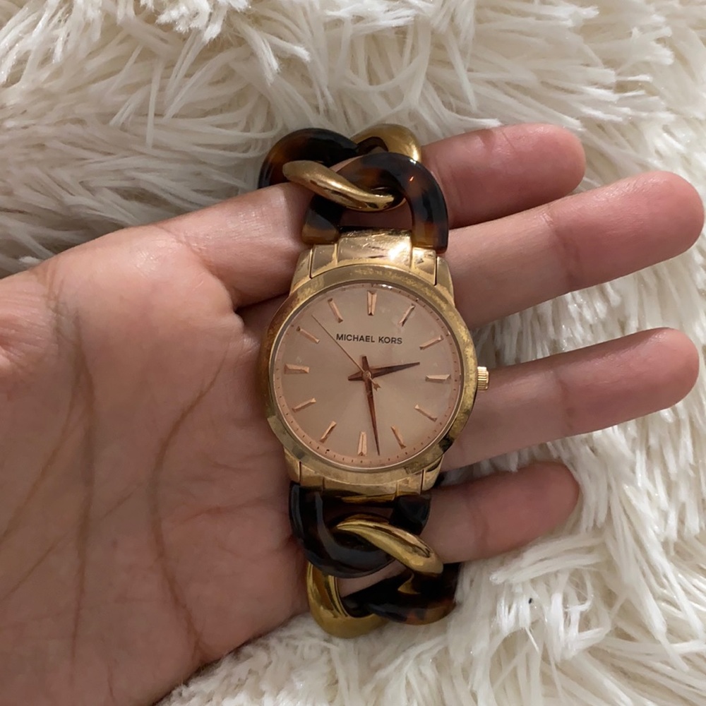 ROSE GOLD MICHAEL KORS WATCH